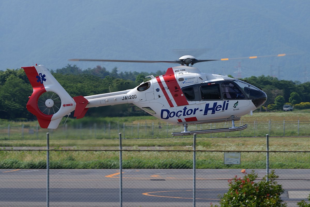 enadora_jp's tweet photo. 信州ドクターヘリ松本
撮影日:2025/06
#信州大学付属病院
#Eurocopte
#ec135p2plus
#ec135
#ドクターヘリ
#ユーロコプター
#松本空港
https://t.co/swCAvx9p0J https://t.co/LDclHX3vNw