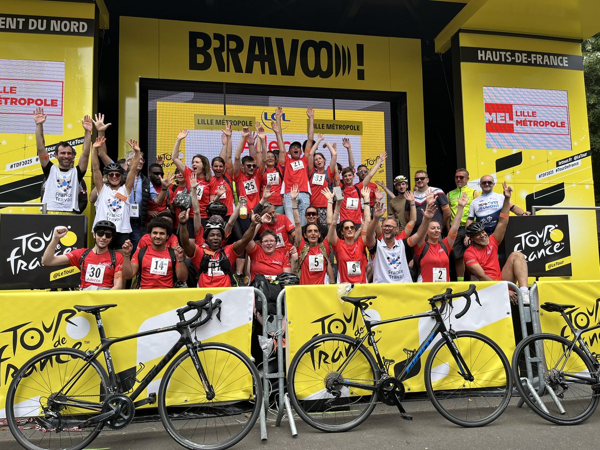 FTravail_HDF's tweet photo. 🚴‍♀️🚴‍♂️ C’est parti pour le Grand Départ du #TDF2025 à Lille !
 
Chez @FranceTravail Hauts-de-France, on roule aussi pour l’emploi avec #DuStadeVersLEmploi : candidats et recruteurs viennent d’enfourcher leurs vélos pour 10 km
 
Sport, rencontres &amp; opportunités au programme ! 🔥 https://t.co/lb9LmWaRsa