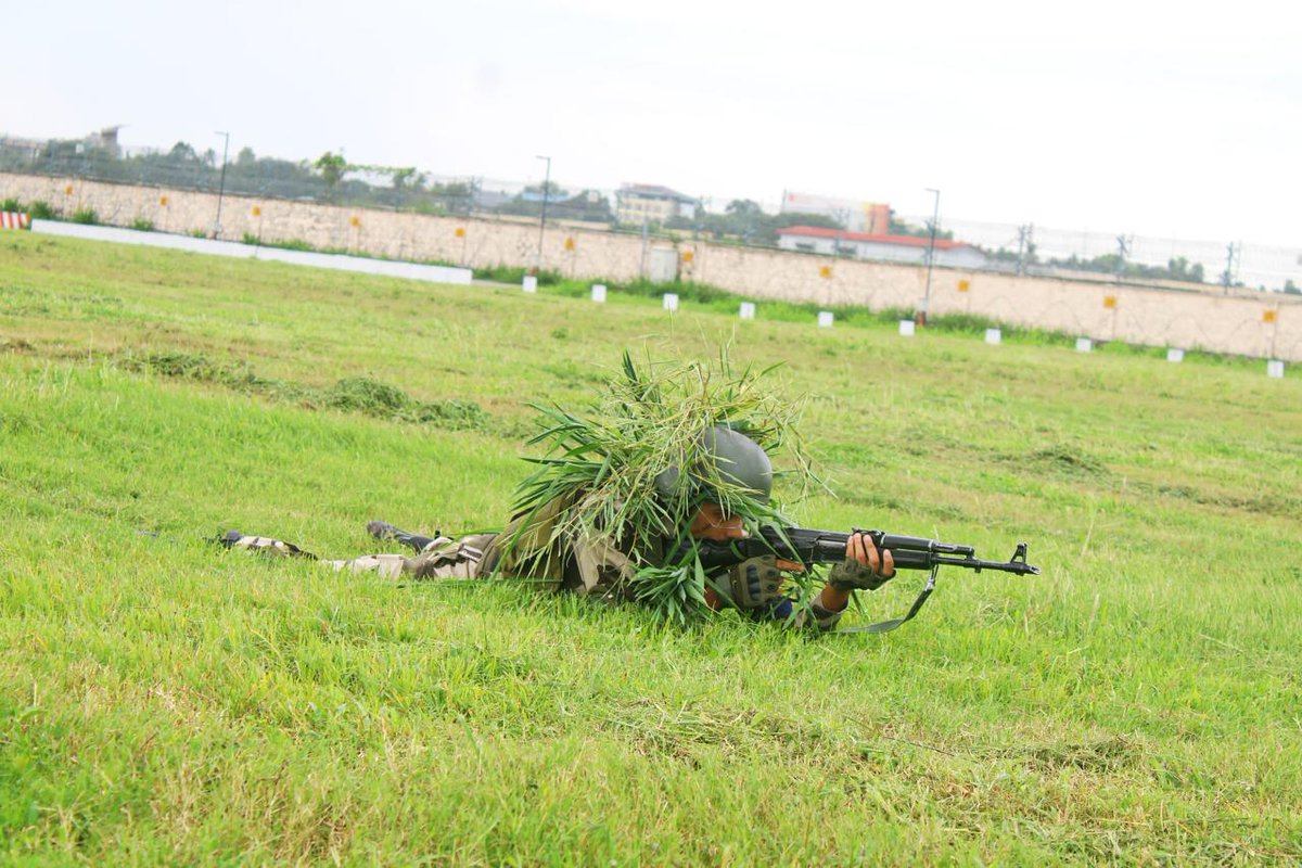 CISFHQrs's tweet image. जो अंधकार में उजास बने,
जो सन्नाटों में आवाज बने।
जो दिखे नहीं पर ढाल बने,
वो ही छाया में कमाल बने।

#NationFirst  #ShieldOfSecurity #DutyWithDedication
#Training  #ProtectionAndSecurity
@HMOIndia