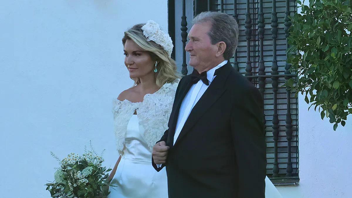 Cristina Serrano se casa con Luis Astolfi en Marbella con un vestido de estilo boho ebx.sh/XbvgJP