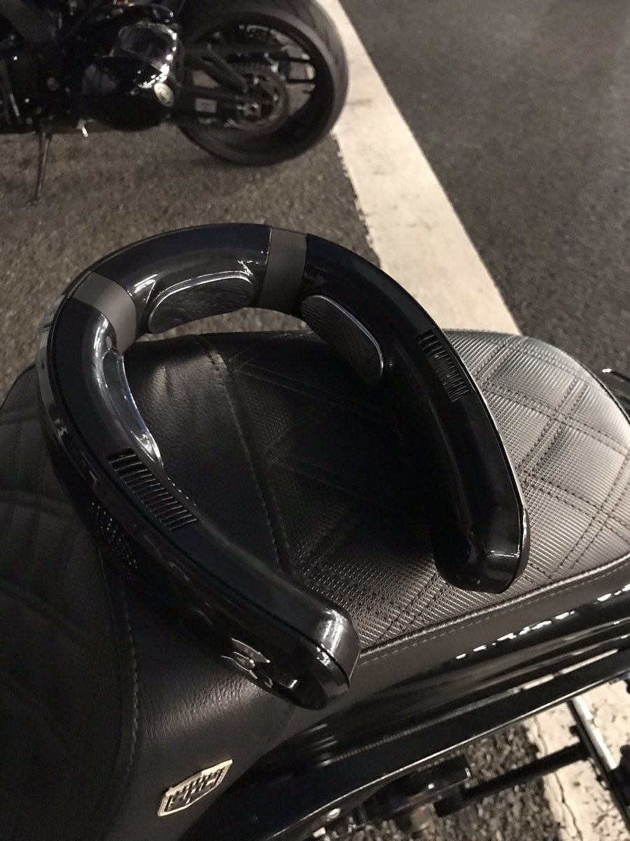 refrex5team's tweet photo. ヘルメットの中に風を送り込もうと
企んだが。
思ったより涼しくないし
バッテリーは3時間くらいしか持たないし
逆にファンの熱で暑いよ🥵 https://t.co/pNPeLptcWU