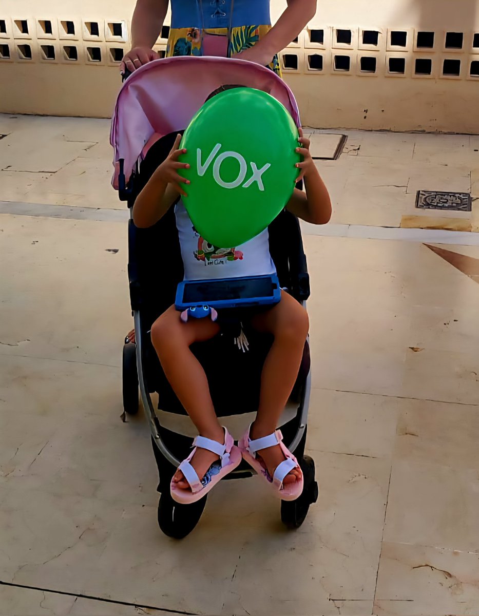 Cada día que pasa los españoles se van dando cuenta como los discursos de populares y la extrema izquierda pretenden engañarlos y meterles miedo sobre <a href="/vox_es/">VOX 🇪🇸</a>

TIC-TAC ⏰️ se os acaba el tiempo, están reacionando a vuestro empeño de acabar con España 🇪🇦
#SoloQuedaVox