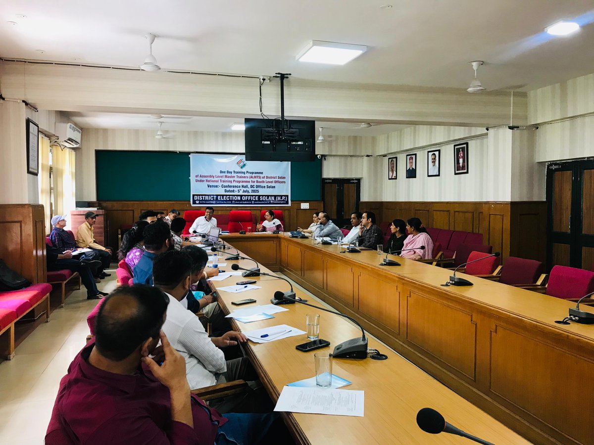 deo_solan's tweet image. बूथ स्तर अधिकारियों के राष्ट्रीय प्रशिक्षण कार्यक्रम के अंतर्गत जिला सोलन के पांचों विधान सभा निर्वाचन क्षेत्र स्तर के मास्टर प्रशिक्षक की एक दिवसीय कार्यशाला का आयोजन उपायुक्त कार्यालय सोलन के सभागार में आयोजित किया गया @hpelection