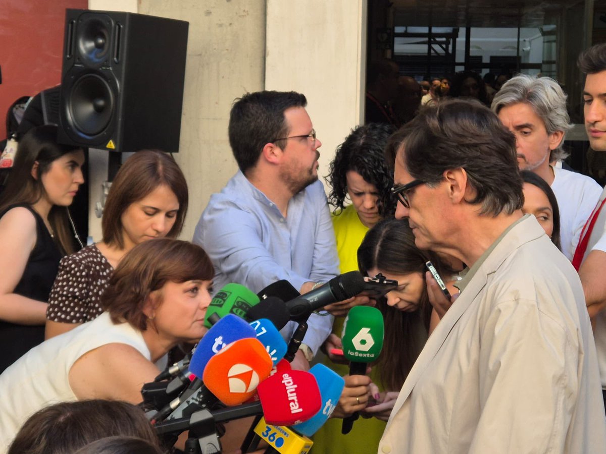 Socialistes PSC/❤ (@socialistes_cat) on Twitter photo “El PSC venim a manifestar tot el nostre suport a les mesures del president i SG <a href="/sanchezcastejon/">Pedro Sánchez</a>, al Comitè Federal. L'obra d’aquests 7 anys de Govern ens ha permès avançar i el que volem és que això no s'interrompi. Catalunya i Espanya han de seguir avançant.”
🗣️ <a href="/salvadorilla/">Salvador Illa Roca</a> “El PSC venim a manifestar tot el nostre suport a les mesures del president i SG <a href="/sanchezcastejon/">Pedro Sánchez</a>, al Comitè Federal. L'obra d’aquests 7 anys de Govern ens ha permès avançar i el que volem és que això no s'interrompi. Catalunya i Espanya han de seguir avançant.”
🗣️ <a href="/salvadorilla/">Salvador Illa Roca</a>