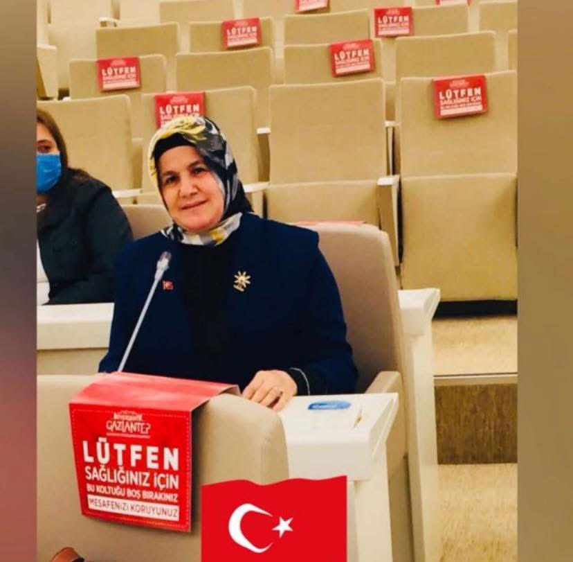 Teşkilatımızın her kademesinde büyük bir özveriyle görev yapmış, teşkilatımızın vefakâr ismi Gülüzar Keçel ablamızın elim bir trafik kazasında vefat ettiğini derin bir üzüntüyle öğrendim.

Oğlunun düğününe giderken yaşanan bu acı hadise yüreğimizi dağladı.

Mücadelesi, sadakati