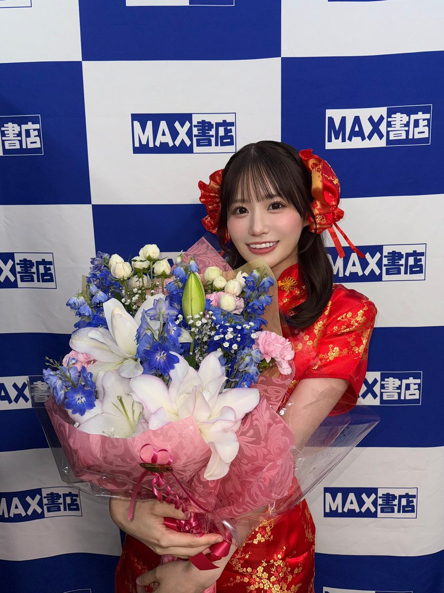 名古屋！MAX書店名駅店さまでのイベントでした😽

メーカー20周年記念スペシャルイベントウィークということで、S1カラーの赤のチャイナ服きたよ❤️

みんなと話すの楽しくてあっという間に終わってしまったよー！！
今日来てくれた方ぜひリプしてねっ！

明日のボウリングオフ会も楽しもう〜☺️