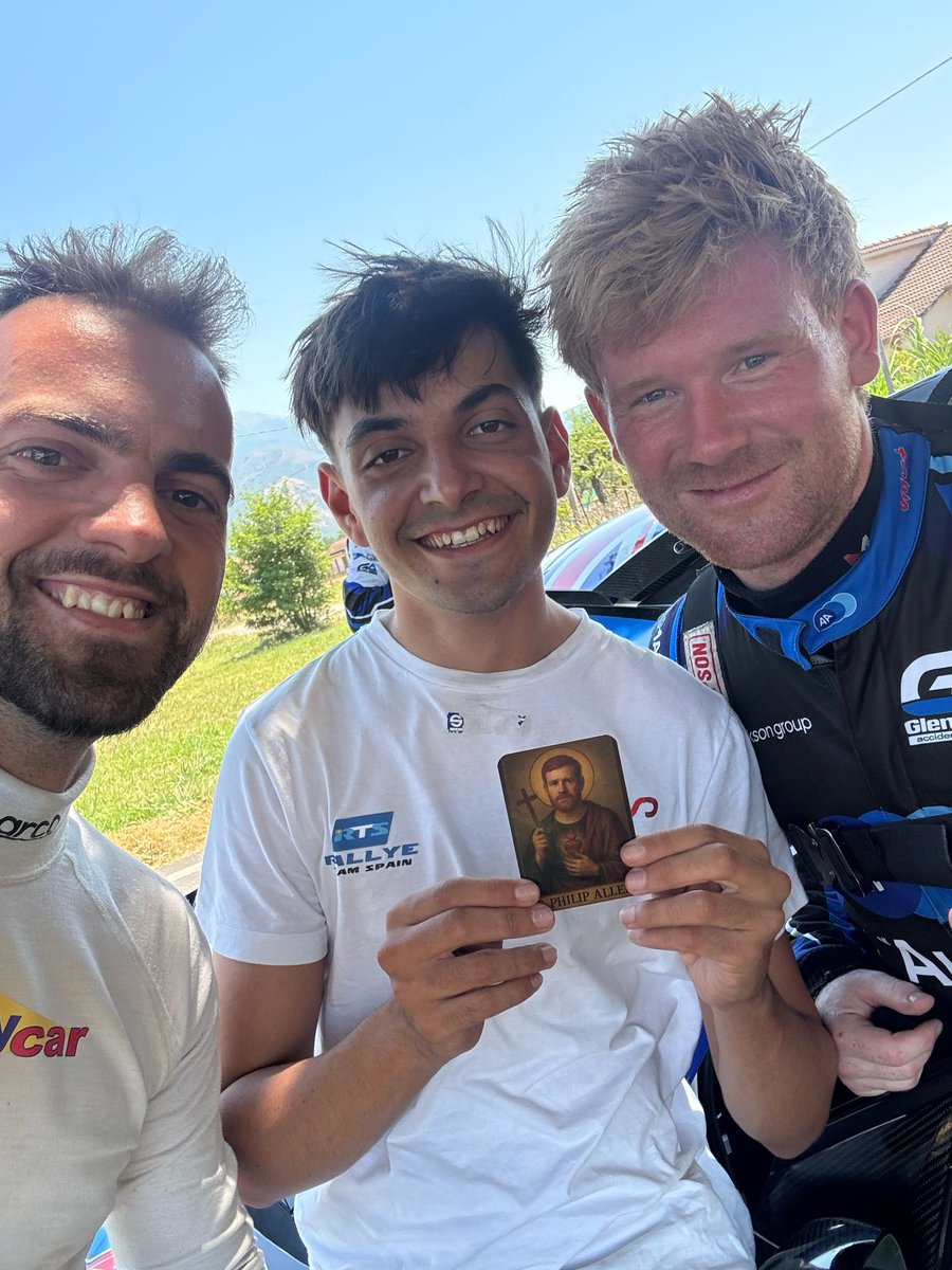 Por Dios miren que estampa. Ganar a Carlberg simplemente era un objetivo secundario de esta trama. 

Dios santo no merecemos tanto. Gracias putos dioses