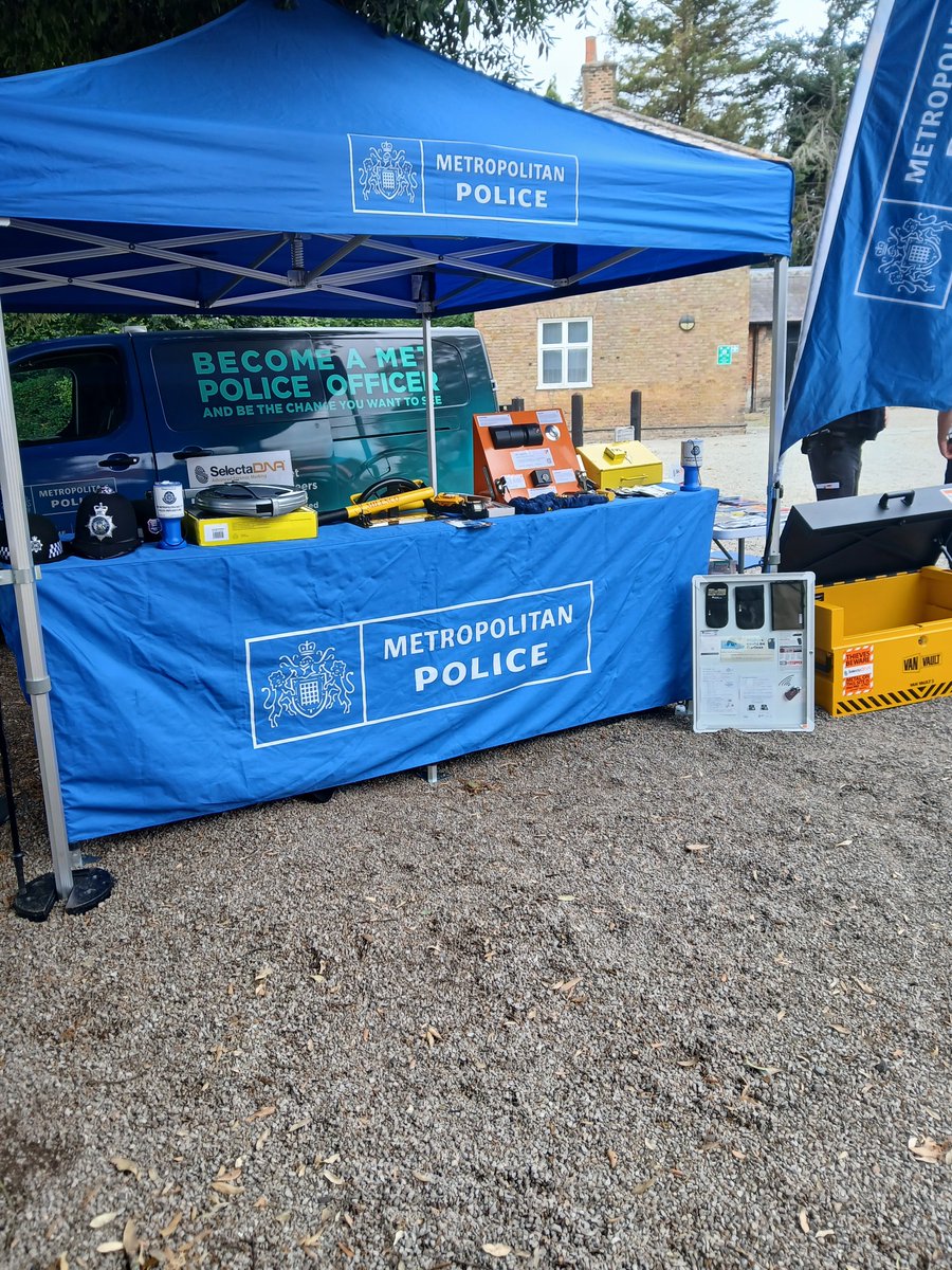 MPSSidcup's tweet image. Officres from #SidcupSNT, #StMarys&StJamesSNT and #LonglandsSNT are currently at the Fringe Festival at Rose Bruford. Come along and have a chat or just enjoy the event. Do check out metengage.co.uk to sign up to our new community message system