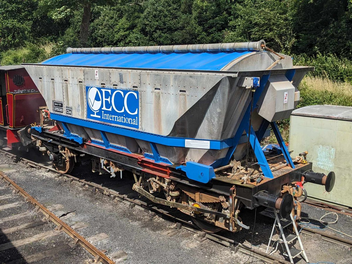 3rd August saw CDA 375030 receive some of the new graphics. The ECC logo not seen on a CDA wagon since the 80s. 
We spent the day applying to the two large logos, new TOPs codes, new ID numbers, new easysheet instructions and overhead warning flashes! 
T-minus 8 days until reveal