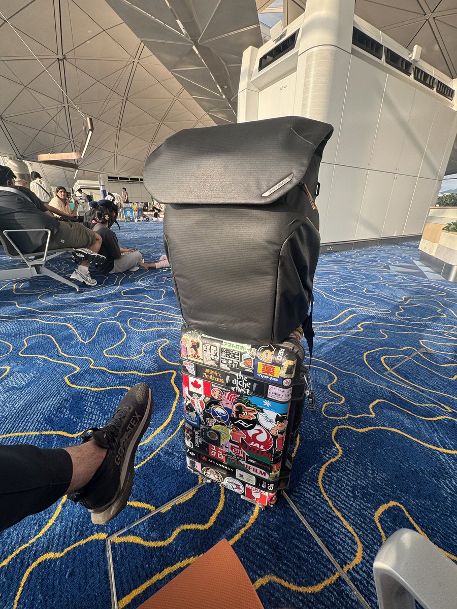 StevenSenshan's tweet photo. My ol’ faithful carry-on setup https://t.co/96YtvMtqQ3