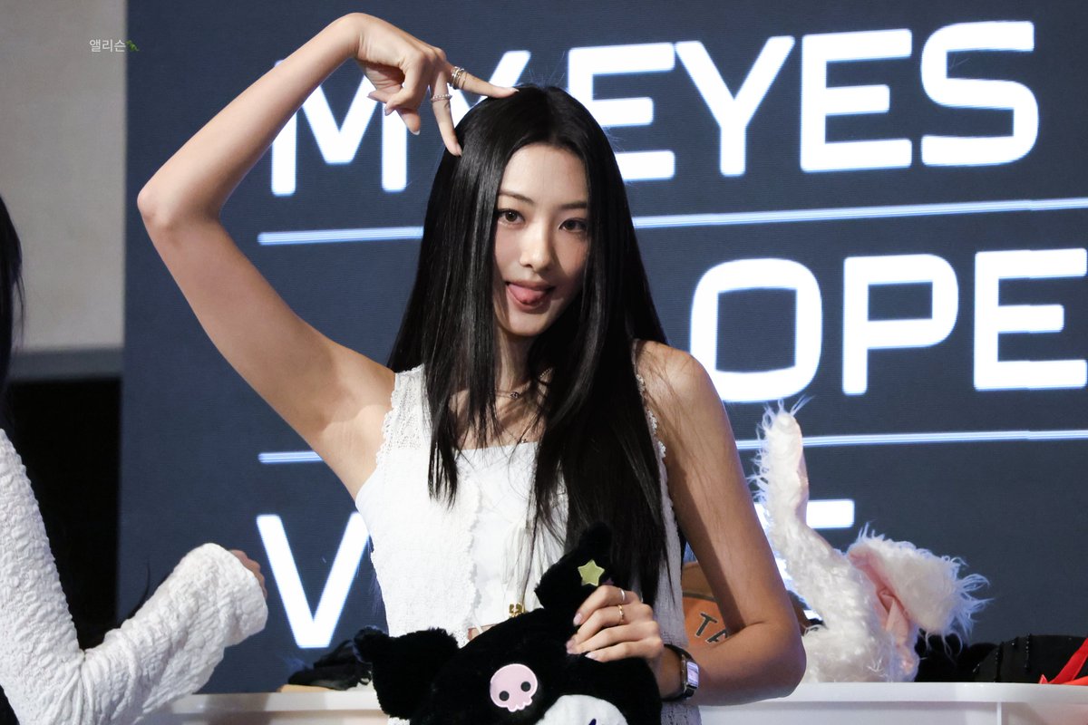AlisonL724's tweet photo. 250705

#MEOVV #미야오
#MYEYESOPENVVIDE 
#GAWON  #가원 https://t.co/9ikvDDqeKa