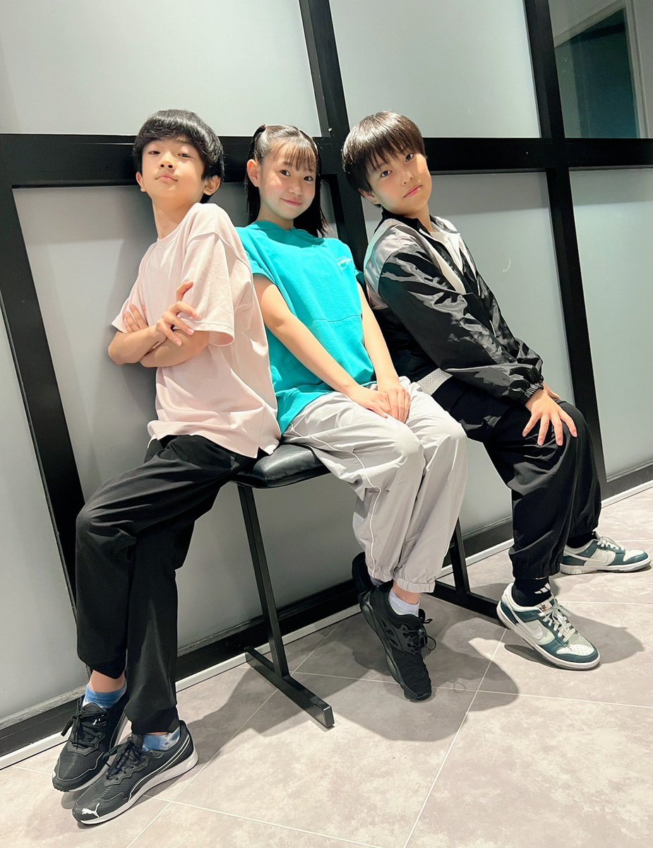 そして‼️
#歌唱LIVE も1日だけど開催するよ🎤
こちらも是非よろしくお願いします😊
今回も3人で出演します🎶
チケット🎫販売は『星の王子さま』と同じ7月8日0:00〜🙌

📢開催日は
8/28（木）12:30〜歌唱LIVE
#TRIPLESTELLA 
#トリプルステラ 
#藤田凜 
#西野莞佑 
#二瓶大知