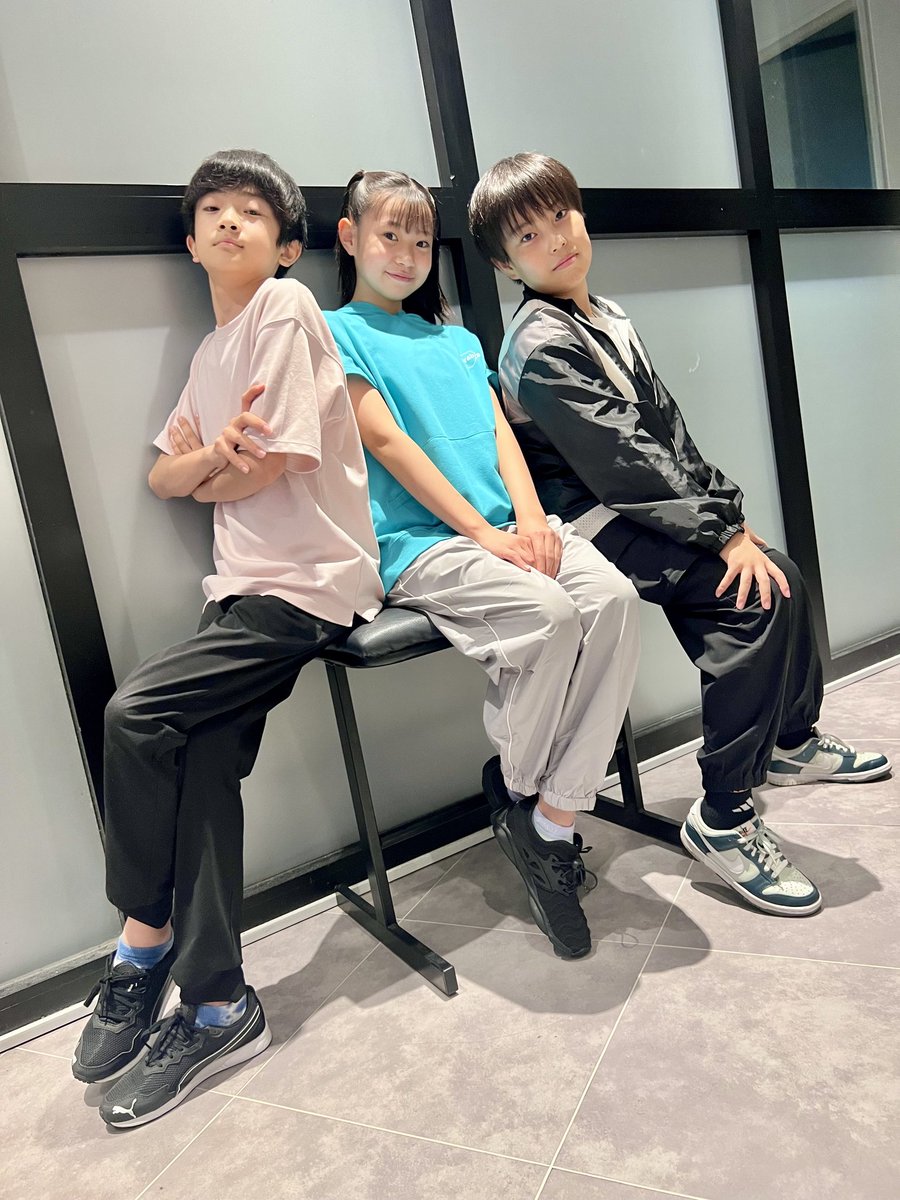 夏のお知らせ🌞②です

8月開催の『歌唱ライブ』
3人の『トリプル⭐️ステラ』で出演します🎶

8/28(木) 12:30～
@ 萬劇場

チケット🎫販売は7/8(火) 0時〜
ticket.corich.jp/apply/379628/0…
※星の王子さまには出演いたしません🙇

『WITH』の詳細も間もなくだよ😉

#TRIPLESTELLA
#トリプルステラ
#西野莞佑