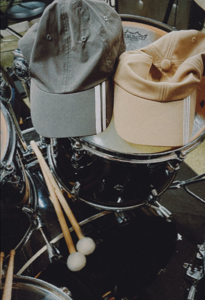 暑くてキャップ被ってスタジオ行ったら、
ぐんまのみきちゃんとおそろい🧢🧢で
#福山屋 のキャップでした。笑🫶

# 記念にパシャリ📸☺️
# 福山屋、バージョン違いでおそろい
#BROS1991