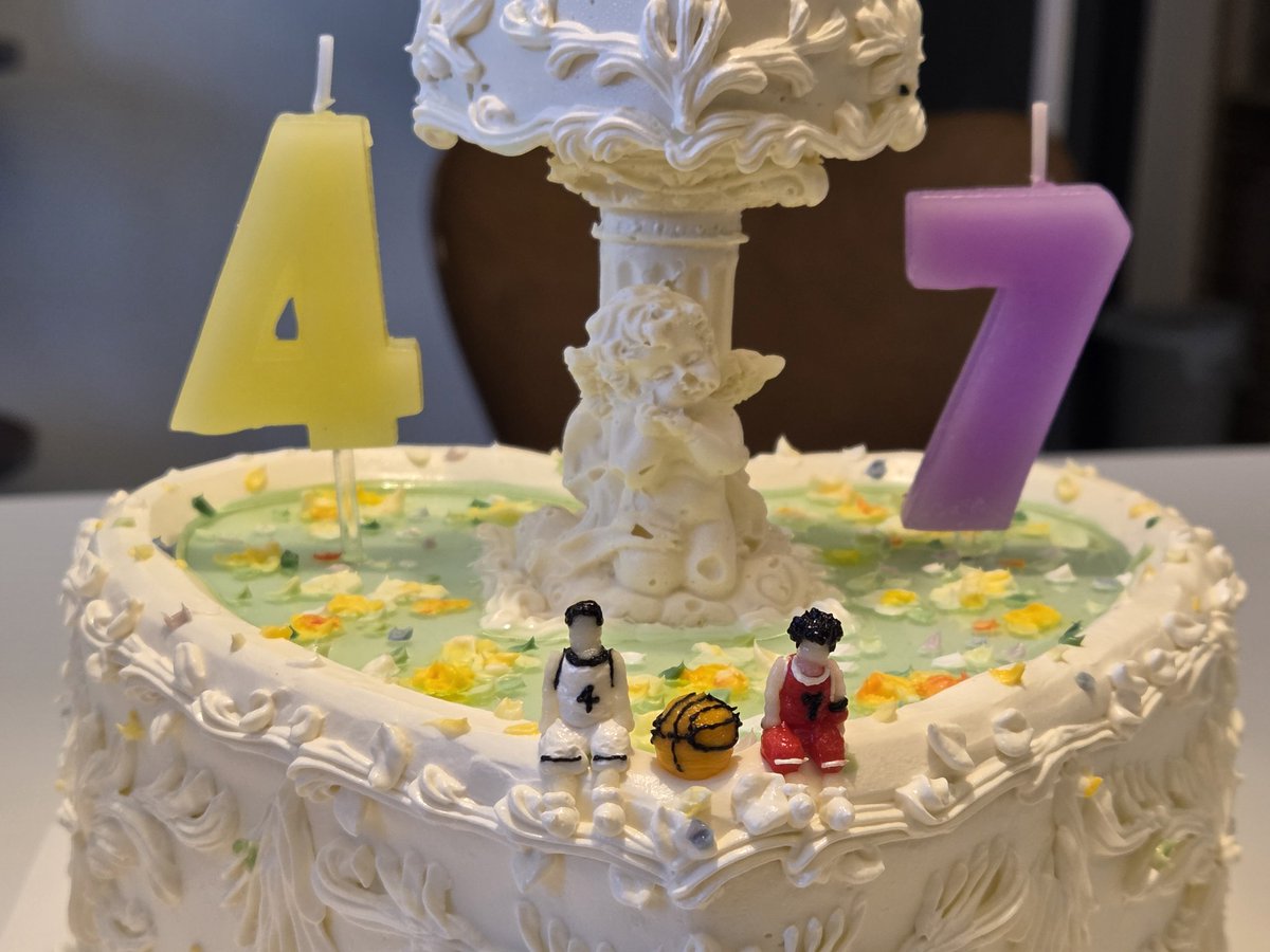 bas47_S's tweet photo. 명태 독서회🥰 https://t.co/lXQH1koIov
