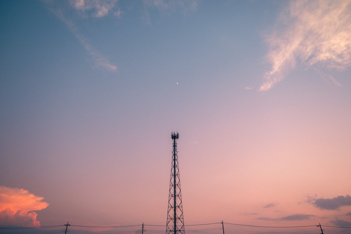86ca86's tweet image. 空の色、雲の形、滲んでいく光、
ただただ美しくて、忘れたくなくて。