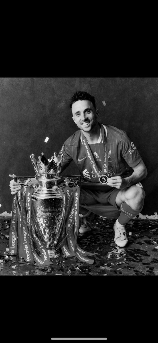 SianMclaughlin's tweet photo. Heartbroken, genuinely cried for 2 days now. Will probably never really process this, the shock and disbelief is enormous. His wife and family’s pain is something I can’t even comprehend. Our lad from Portugal 🇵🇹 Forever our number 20. Rest in Paradise 🤍 https://t.co/RNLRyYqnZc