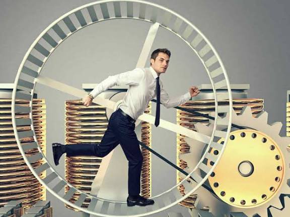 SIE VERKAUFTEN UNS KOMFORT, DER ZUR KONTROLLE WURDE

Wenn man sich fragt, wie wir zu dem Schluss kamen, dass Müdigkeit, Stress, Angst, Krankheit und Abgekoppeltheit einfach „normales Leben“ seien?

Wir essen künstliche Lebensmittel, fürchten die Sonne, sitzen unter blauem Licht,