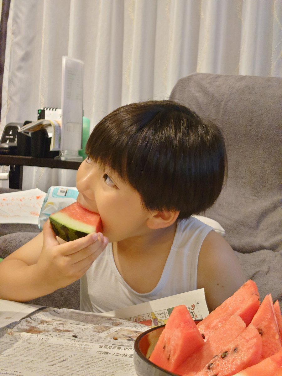 今年も大使をさせていただいている北栄町から
日本一美味しい（いや、マジで！）すいかの『大栄西瓜』をいただきました！！！
ありがとうございます！
ただいま絶賛旬！旬！旬！です(⁠^⁠^⁠)
毎年子供が大喜び！
#大栄西瓜
#日本一美味い西瓜
#北栄町