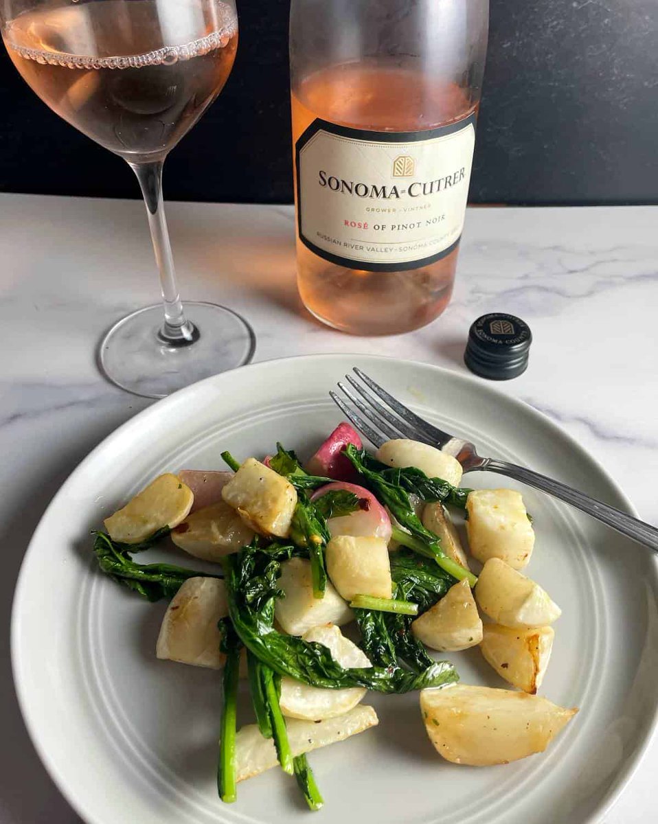 Roasted Hakurei Turnips makes good use of the seasonal veggie! #eatlocal #recipes 

cookingchatfood.com/roasted-hakure…