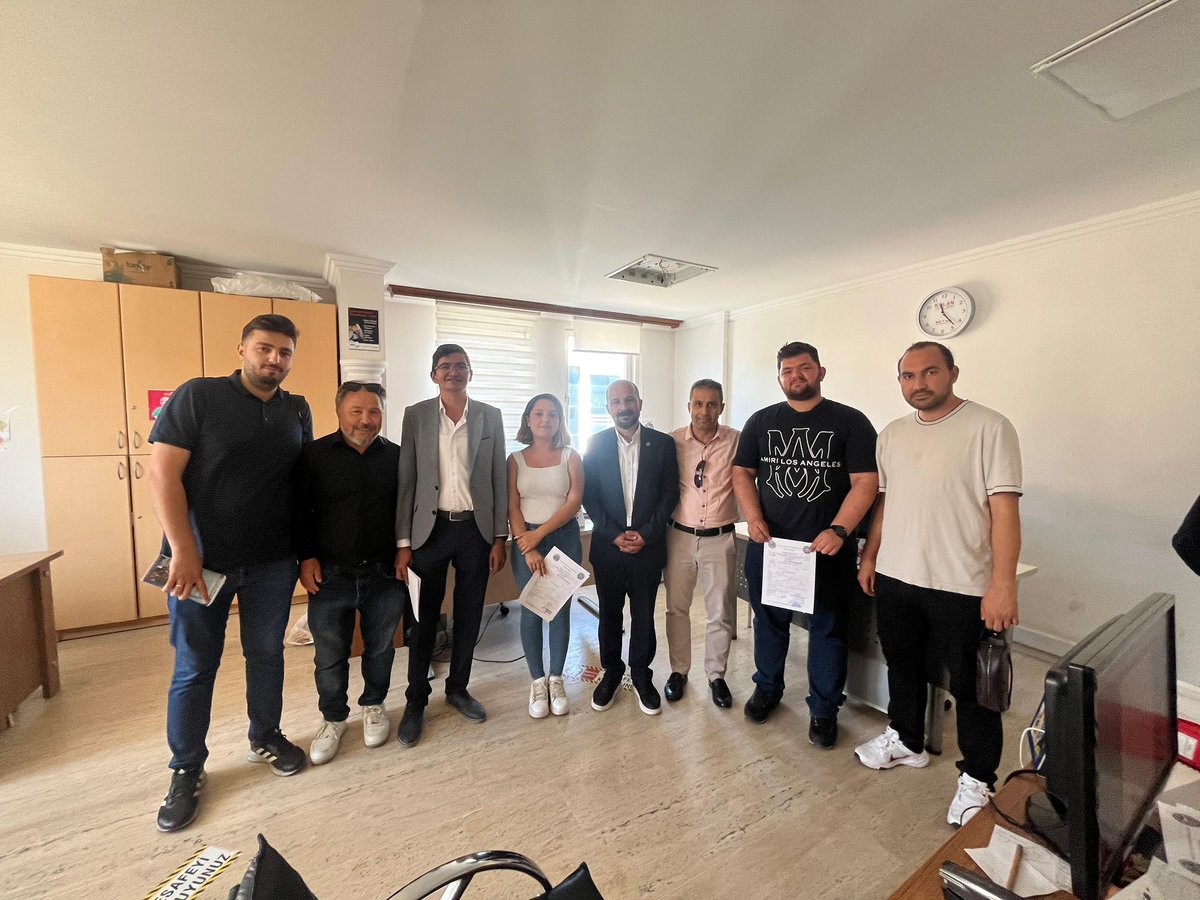 TEÇ-SEN Marmara Basın Sözcümüz Yakup DERİBAŞ, TEÇ-SEN İstanbul 1’Nolu Şube Başkanımız Harun USLUBAŞ ve İl Yönetim Kurulundan Oluşan Heyetimiz İstanbul; Fatih, Esenler, Zeytinburnu, Sarıyer, Şişli, Beşiktaş, Arnavutköy, Küçükçekmece, Büyükçekmece, Avcılar İlçe Milli Eğitim