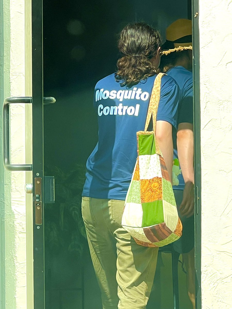 r_fototkr's tweet photo. Morning
Job or Band Name?
#mosquitocontrol #tshirtdesign #twoladies #suburbia #whattheywore #chicagonorthshore https://t.co/0PPm4ebION