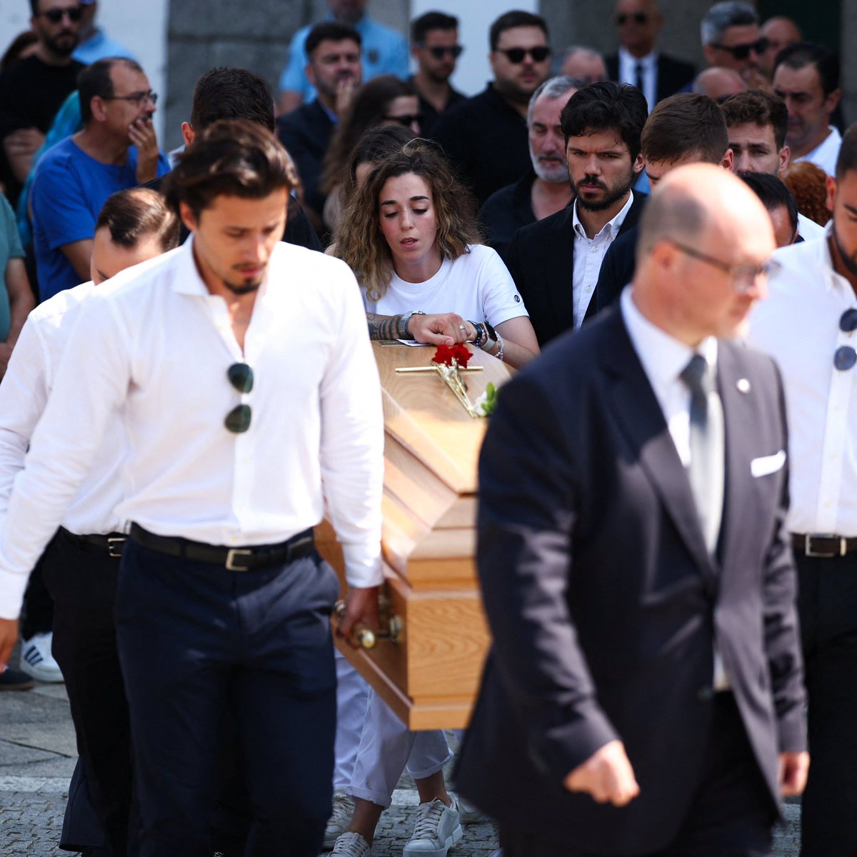 Rute, hayatının aşkı Diogo Jota'ya veda ediyor…

Paramparça oldum 🍂