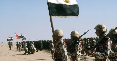 ١٧ يناير ١٩٩١ 
طلائع قوات اقتحام المحور الشرقي في عملية عاصفة الصحراء 
الجيشان العماني 🇴🇲والمصري 🇪🇬 في المقدمة (سفارتي عمان ومصر هي اول السفارات التي تم تأمينها بعد الاقتحام) 
نصيحة: 
عندما تبحثون عن التاريخ. لا تبحثوا عنه في موقع p**rnhub او اونلي فانز فهي ليست مواقع مختصة بهذا