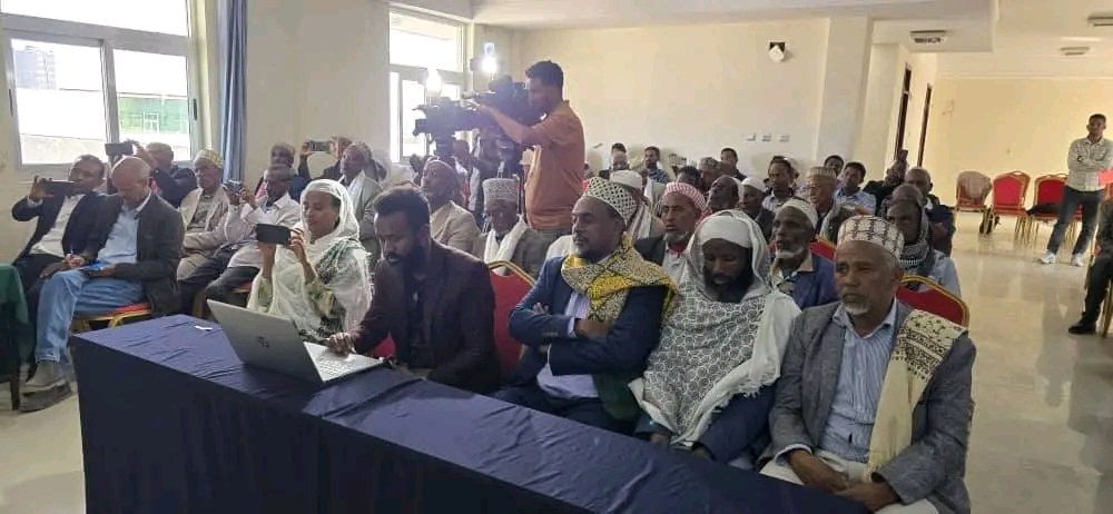 Tigrai_TV's tweet image. النجاشي رمزٌ للسلام والوحدة والوئام - مكتب الثقافة والسياحة
---
أكد هايلي بينه، نائب رئيس مكتب الثقافة والسياحة في تيغراي، أن مسجد النجاشي يُعدّ تراثًا عالميًا، ورمزًا للسلام والوحدة والوئام، وذلك خلال مشاركته في حلقة نقاشية أقيمت بمناسبة ذكرى عاشوراء لعام ١٤٤٧هـ.
تضمنت الحلقة…