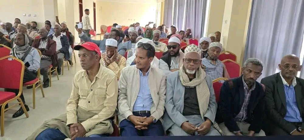 Tigrai_TV's tweet image. النجاشي رمزٌ للسلام والوحدة والوئام - مكتب الثقافة والسياحة
---
أكد هايلي بينه، نائب رئيس مكتب الثقافة والسياحة في تيغراي، أن مسجد النجاشي يُعدّ تراثًا عالميًا، ورمزًا للسلام والوحدة والوئام، وذلك خلال مشاركته في حلقة نقاشية أقيمت بمناسبة ذكرى عاشوراء لعام ١٤٤٧هـ.
تضمنت الحلقة…