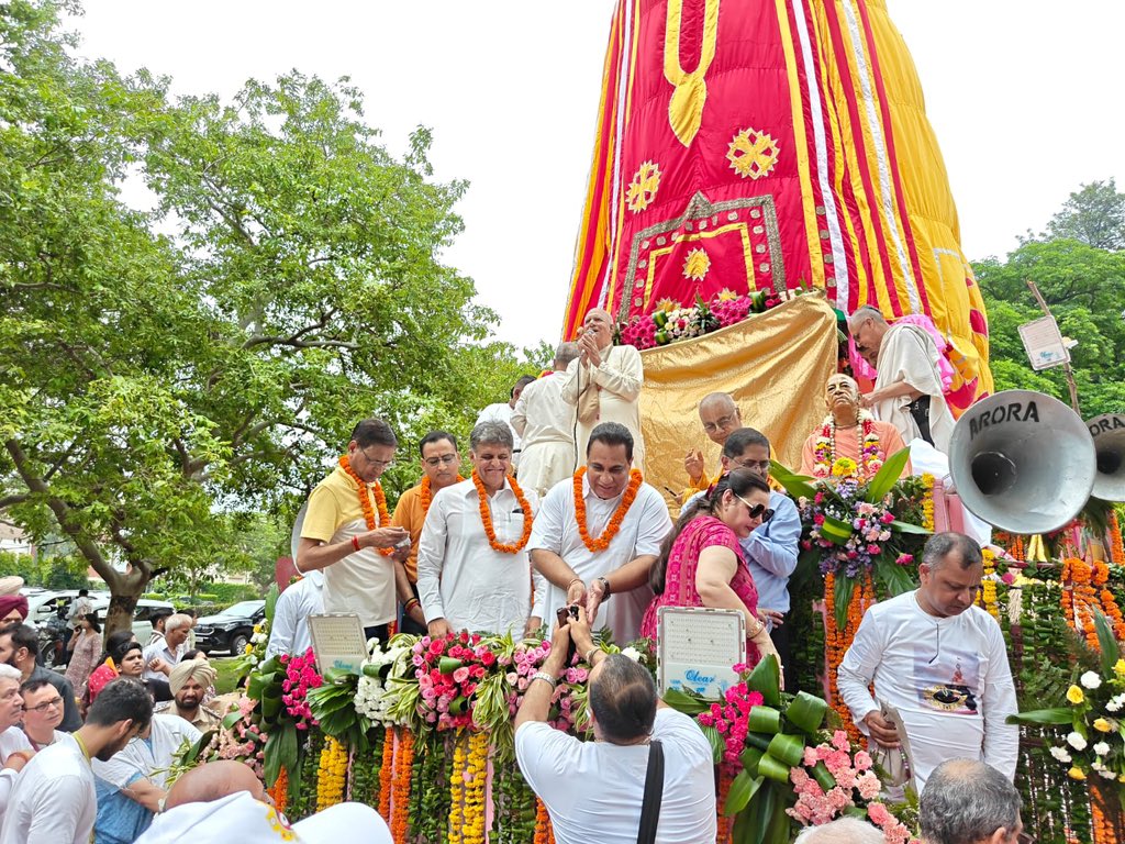 Chandigarh Congress (@incchandigarh) on Twitter photo Sh. Manish Tewari MP from Chandigarh & Sh. HS Lucky President CTCC took blessings from Lord Jagannath during the sacred Rath Yatra celebrations at ISKCON Temple at Chandigarh.
<a href="/INCIndia/">Congress</a>
<a href="/INCChandigarh/">Chandigarh Congress</a>
<a href="/rajanipatil_in/">Rajani Patil</a>
<a href="/vidit_congress/">Vidit Chaudhary</a> <a href="/ManishTewari/">Manish Tewari</a> <a href="/LUCKYHSINC/">Harmohinder Singh Lucky</a> <a href="/ChetanAICC/">Chetan Chauhan</a> Sh. Manish Tewari MP from Chandigarh & Sh. HS Lucky President CTCC took blessings from Lord Jagannath during the sacred Rath Yatra celebrations at ISKCON Temple at Chandigarh.
<a href="/INCIndia/">Congress</a>
<a href="/INCChandigarh/">Chandigarh Congress</a>
<a href="/rajanipatil_in/">Rajani Patil</a>
<a href="/vidit_congress/">Vidit Chaudhary</a> <a href="/ManishTewari/">Manish Tewari</a> <a href="/LUCKYHSINC/">Harmohinder Singh Lucky</a> <a href="/ChetanAICC/">Chetan Chauhan</a>