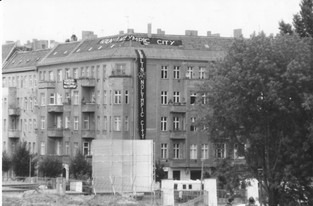 Schlecht: Berliner Regierung will hunderte Millionen Euro für Olympia-Show vergeuden.

Gut: Gleimviertel ist nur nur mäßig betroffen:
 MSH (Volleyball, Baskettball-Vorrunde) 
+ Jahnstadion (Rugby - Vorrunde.)

Dumm: ⬇️