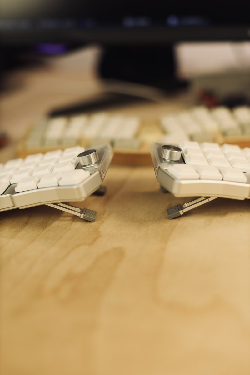 WeiXin_020's tweet photo. Split keyboard！ https://t.co/JyvUd0tbQj
