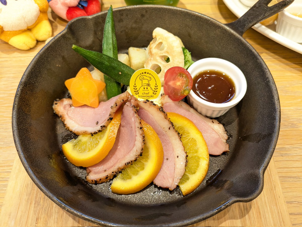 va_ttc's tweet image. カビカフェ行った！
オレンジいっぱいの夏って感じのメニューで良かった！

個人的にはトロピカルソーダが一番気に入った！