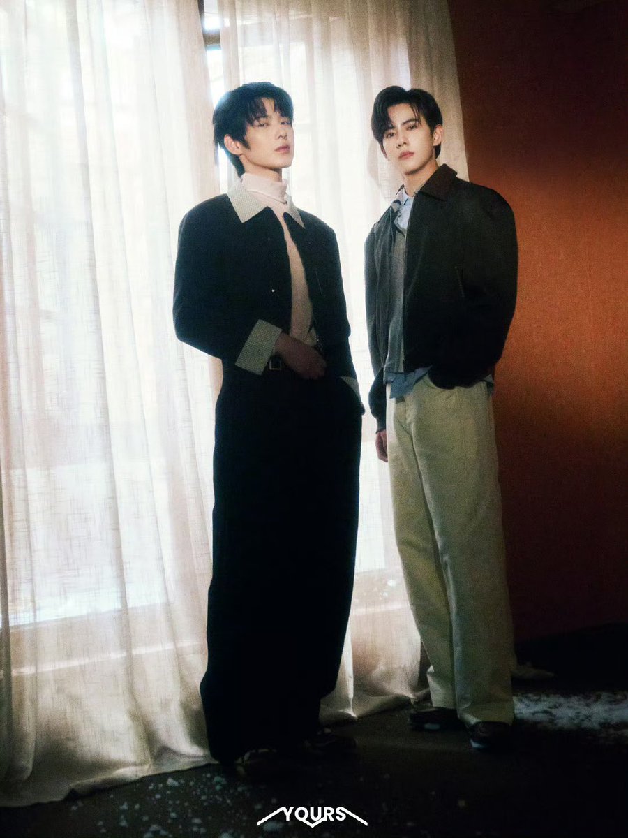 sakuya414tai's tweet photo. #yoursmagazine インタビュー
Q1 Q 拍摄结束了,现在感受如何?
认为对方最喜欢的一套look 是哪一套?
撮影が終わりましたが、今の気分はどうですか?相手が一番好きな衣装はどれだと思いますか?
🧊ぽいコーデ3枚目📷 あとは各自で👀
#MoonandDust #坏狗
#刘轩丞 #张永博 @PPeachStory https://t.co/A5GwaEw15l