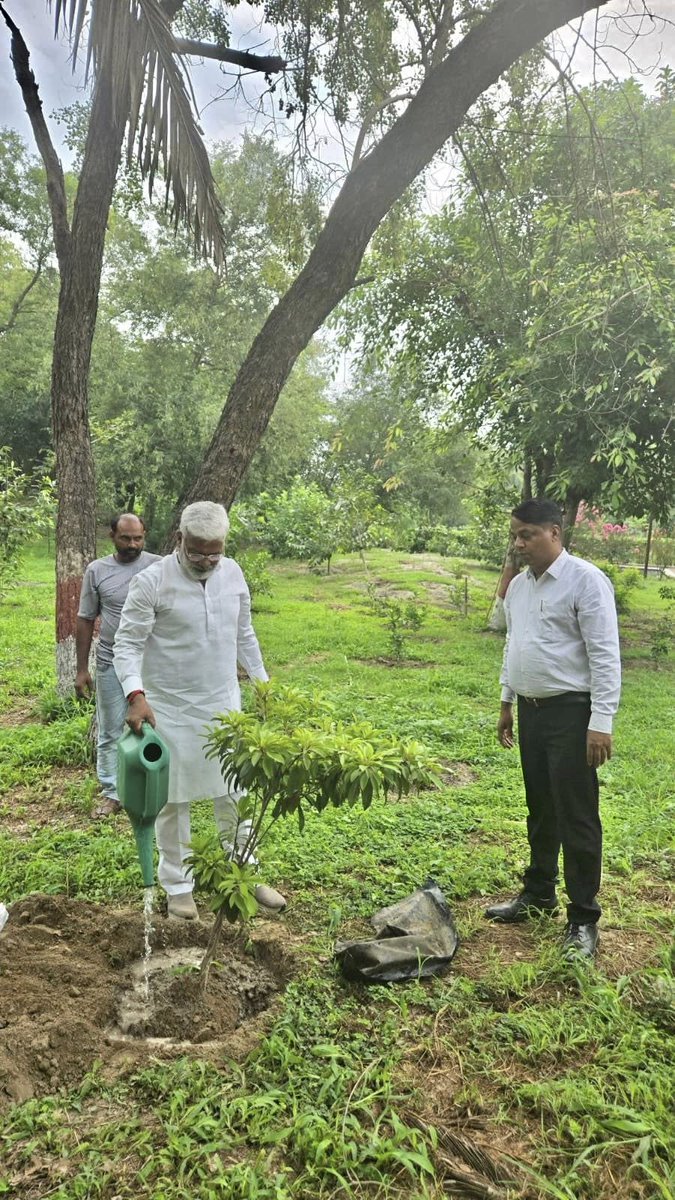 Irrigation & Water Resources Department, UP (@upirrigationwr) on Twitter photo माननीय जल शक्ति मंत्री श्री <a href="/swatantrabjp/">Swatantra Dev Singh</a> Dev Singh जी ने उत्तर प्रदेश सिंचाई विभाग के अंतर्गत यमुनोत्री परिसर, ओखला, नई दिल्ली में वृहद वृक्षारोपण-2025 कार्यक्रम के तहत पौधारोपण किया। माननीय जल शक्ति मंत्री श्री <a href="/swatantrabjp/">Swatantra Dev Singh</a> Dev Singh जी ने उत्तर प्रदेश सिंचाई विभाग के अंतर्गत यमुनोत्री परिसर, ओखला, नई दिल्ली में वृहद वृक्षारोपण-2025 कार्यक्रम के तहत पौधारोपण किया।