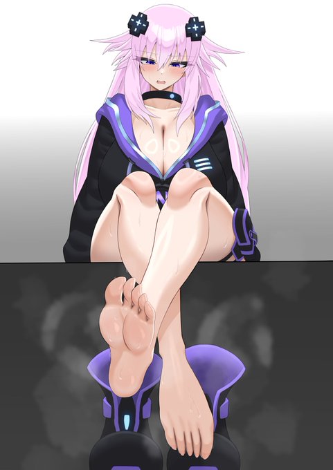 靴に籠った熱を開放するネプテューヌ 