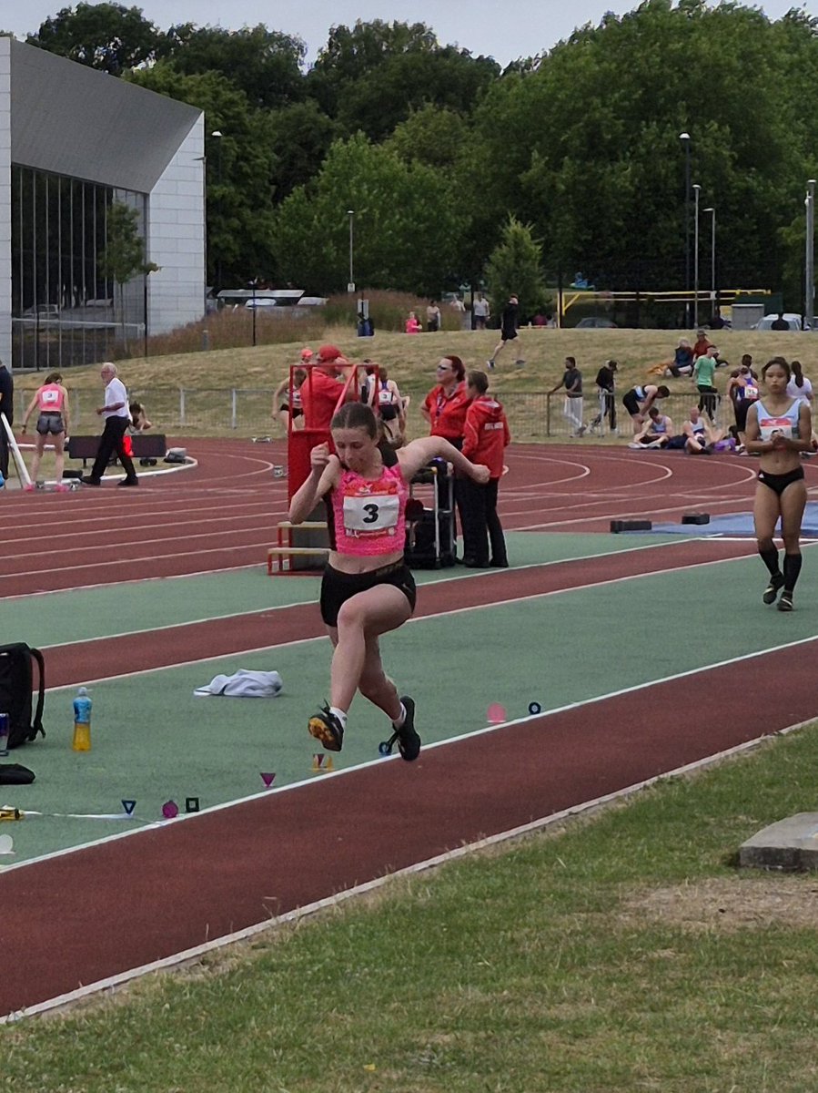 glasgow_jaguars's tweet image. Girls getting @glasgow_jaguars long jump underway.
@Nat_Ath_League @JomaSportUK @scotathletics @PeopleMakeGLA