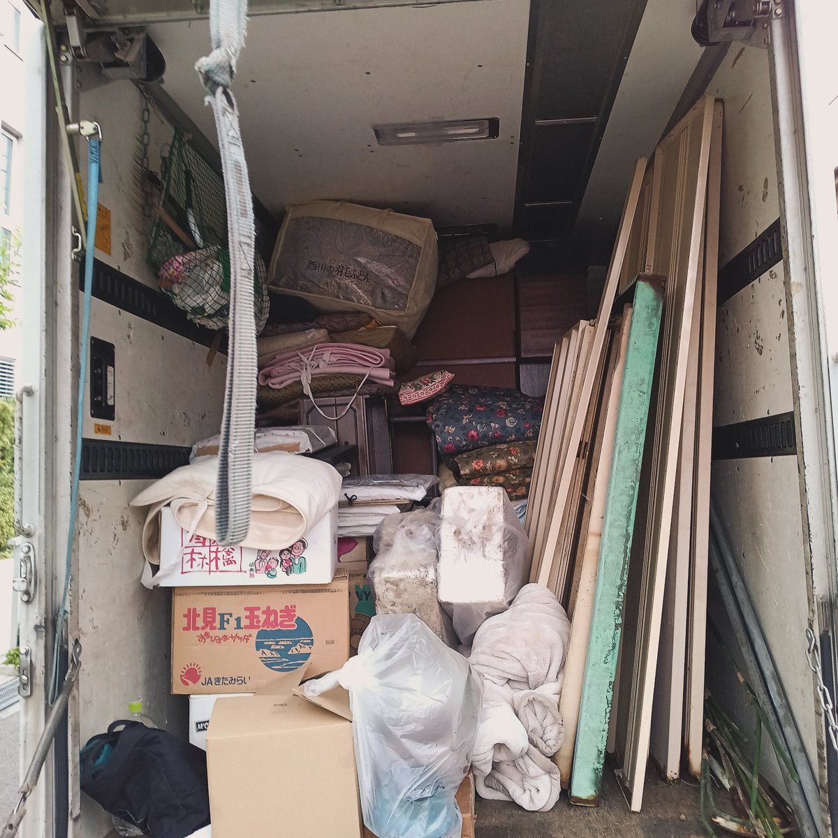 ecoclear968's tweet photo. 6月もご利用いただき、誠にありがとうございました。
今回は、横浜市のお宅にて、ご実家の片付けに伴う不用品の回収に伺いました。
ありがとうございました。
リフォームや同居に伴うお部屋の片付け、空家になっているご実家の片付けはお任せください。
#横浜市
#藤沢
#不用品
#遺品整理
#生前整理 https://t.co/8eEX86mmwJ