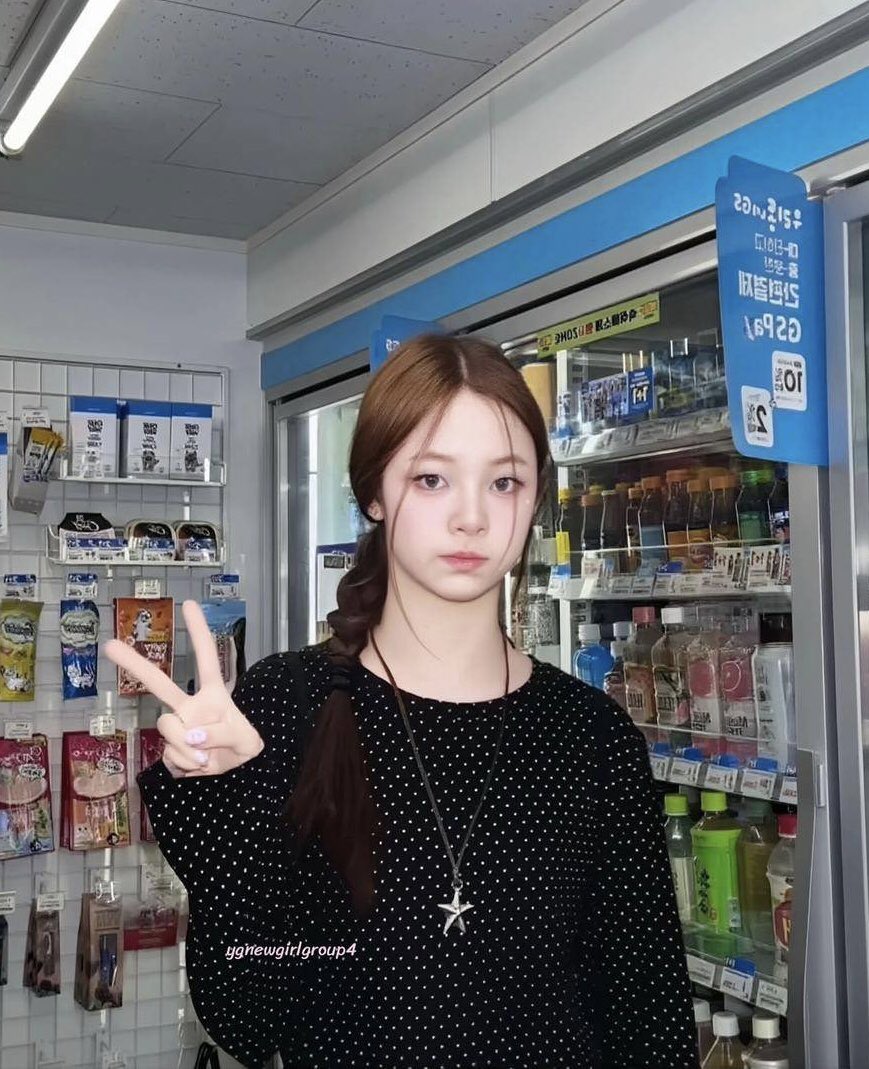 MONSTERSPICS's tweet image. wait… CHANYA ?!! SO PRETTY 😍