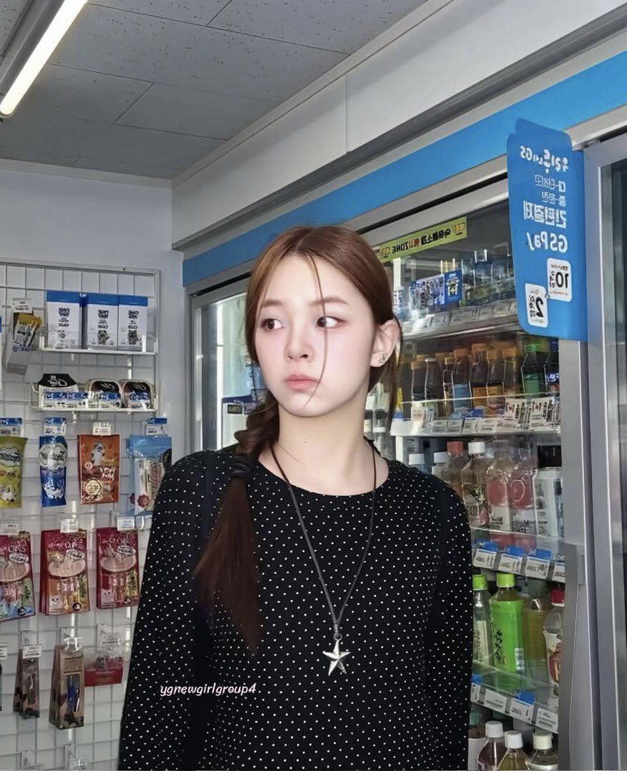 MONSTERSPICS's tweet image. wait… CHANYA ?!! SO PRETTY 😍