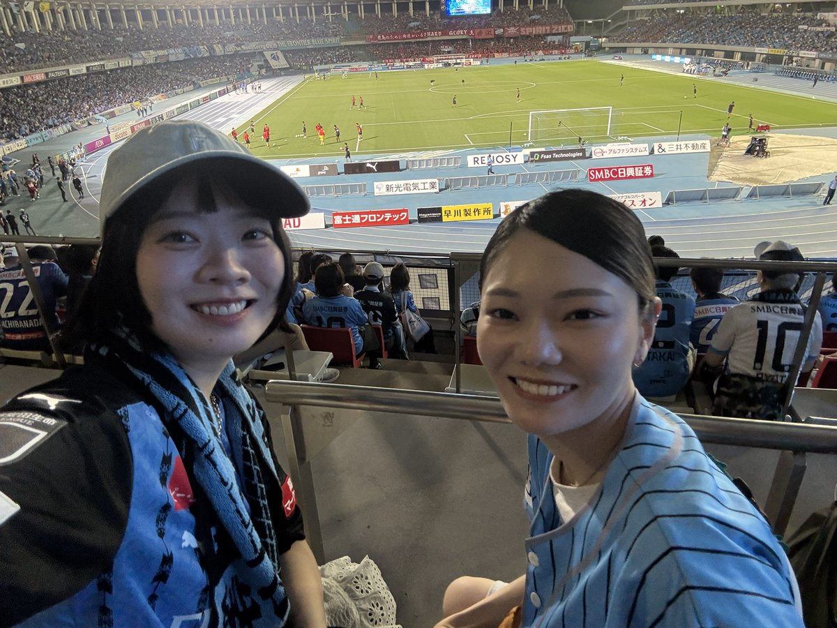 今日は2人で👭
川崎フロンターレ🐬vs鹿島アントラーズ🦌を観にとどろきスタジアムに来てます!!!
フロンターレ頑張れ〜〜！！！🔥(松岡)