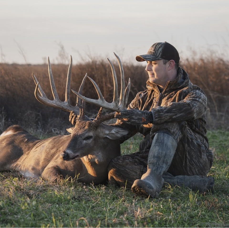 "The summer heat's got us missing cold fronts and big whitetails." - @realtreeoutdoors 

#ITSINOURBLOOD #hunting #deer #deerseason #whitetails #coldfront #deerhunting #realtree