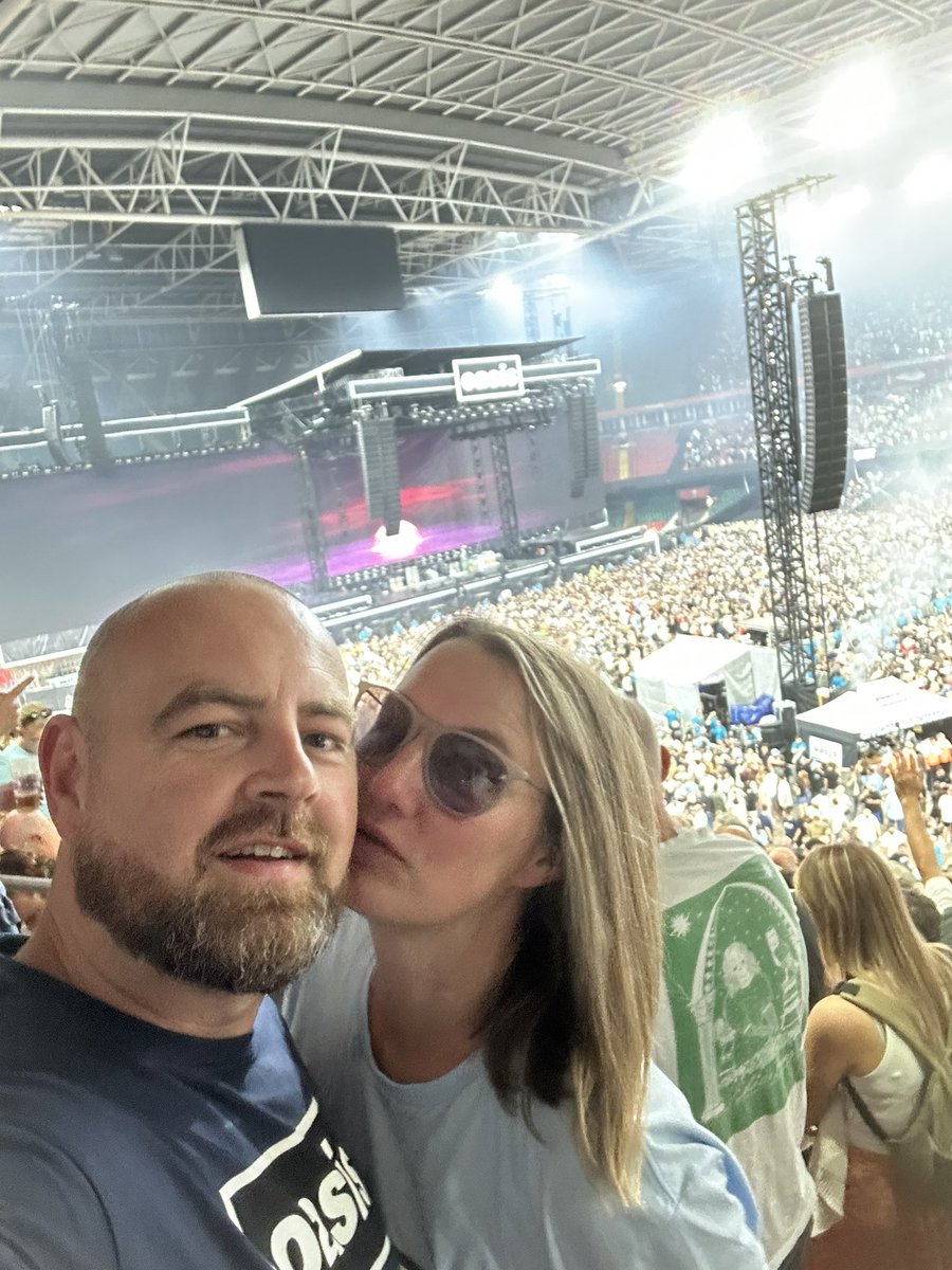 CraigMinney11's tweet photo. Last night was incredible 🔥 🎶 #oasislive25 https://t.co/yYWdj8zKnH