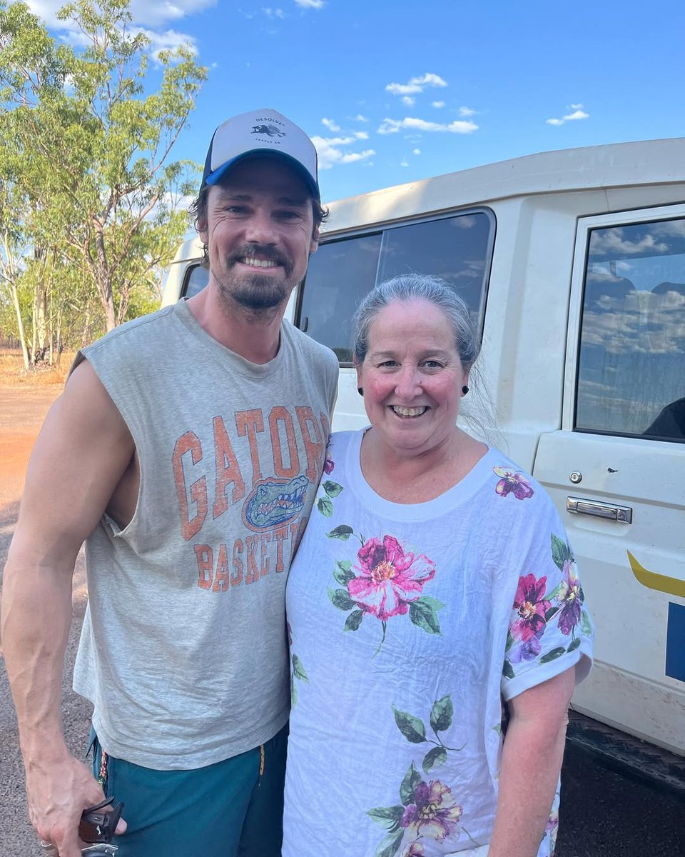 From deli.diva66 IG post 
The people you meet in a remote Northern Territory golf club!! #DesertKing #JayRyan #NetflixAustralia #SeaPatrol #Neighbours

🤔 Maybe I should start going to golf clubs... preferably remote ones! 😍
#Territory
