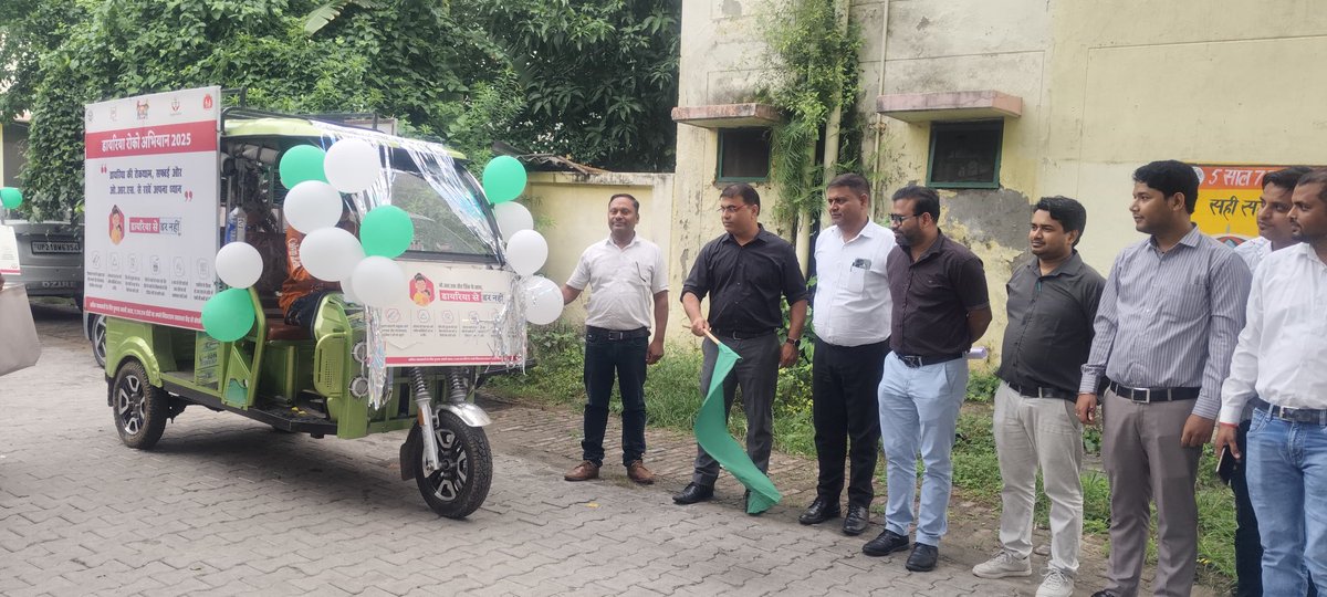 NUHMMBD's tweet photo. Today 's inauguration of the Diarrhoea se Darr 
Nahi Prachar Vahan  was held in Moradabad under the Stop Diarrhoea Campaign, with the support of PSI India. https://t.co/aTks1FuGJP
