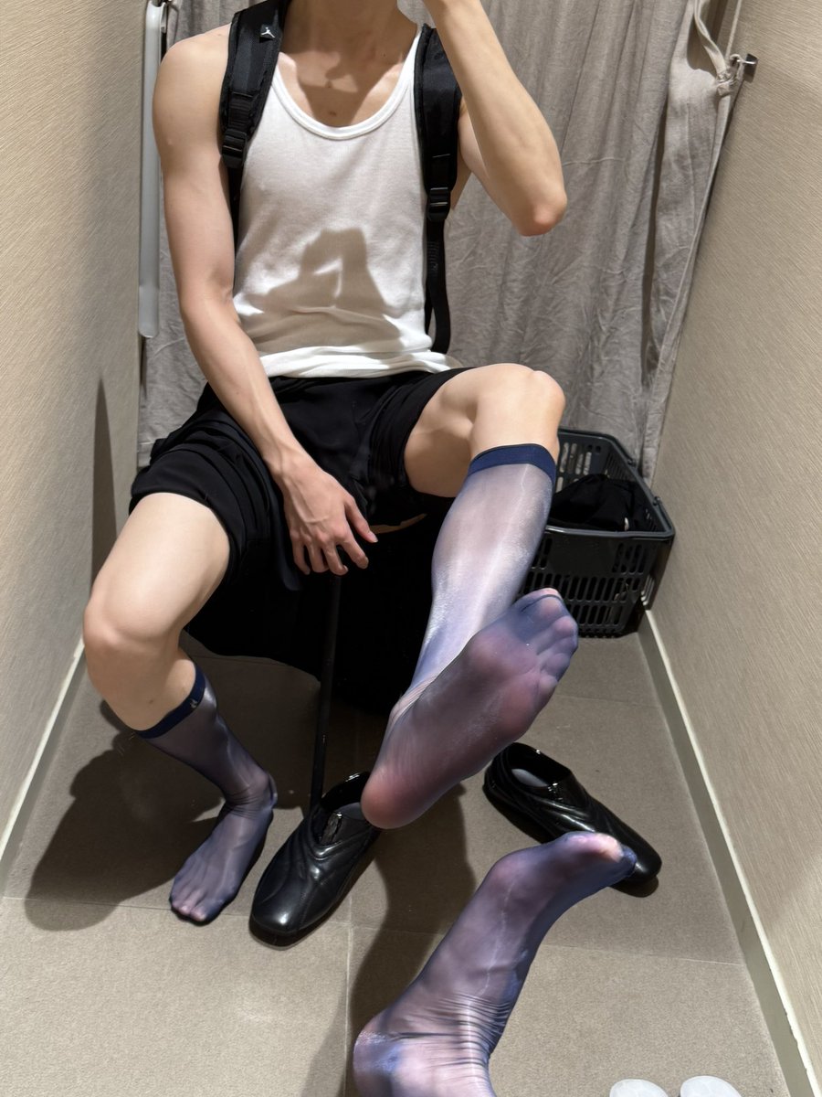 刚健完身满是汗的丝袜臭脚