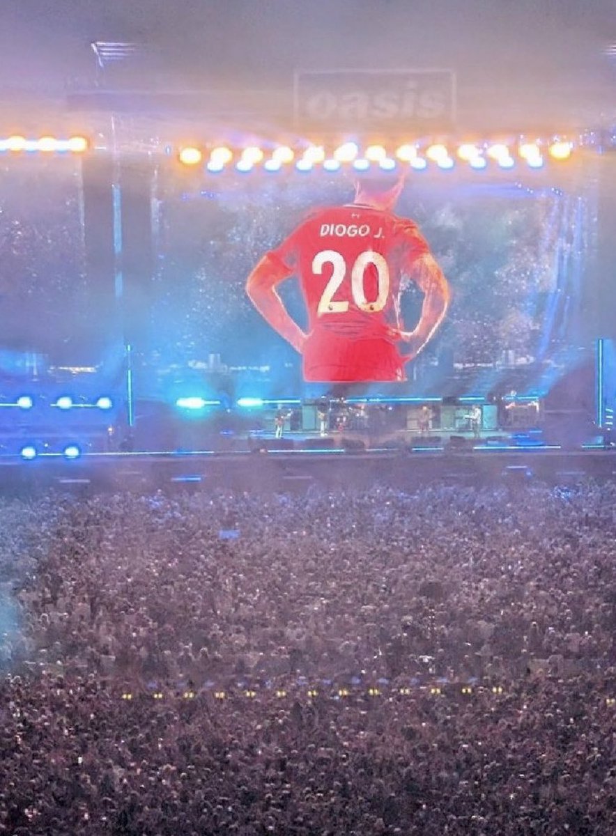 #oasislive25 🎶🎼
#Cardiff 
#DiogoJotaRIP ✝️ #LiveForever 
Maybe I just wanna fly
Wanna live, I don't wanna die
Maybe I just wanna breathe
Maybe I just don't believe
Maybe you're the same as me
We see things they'll never see
You and I are gonna live forever