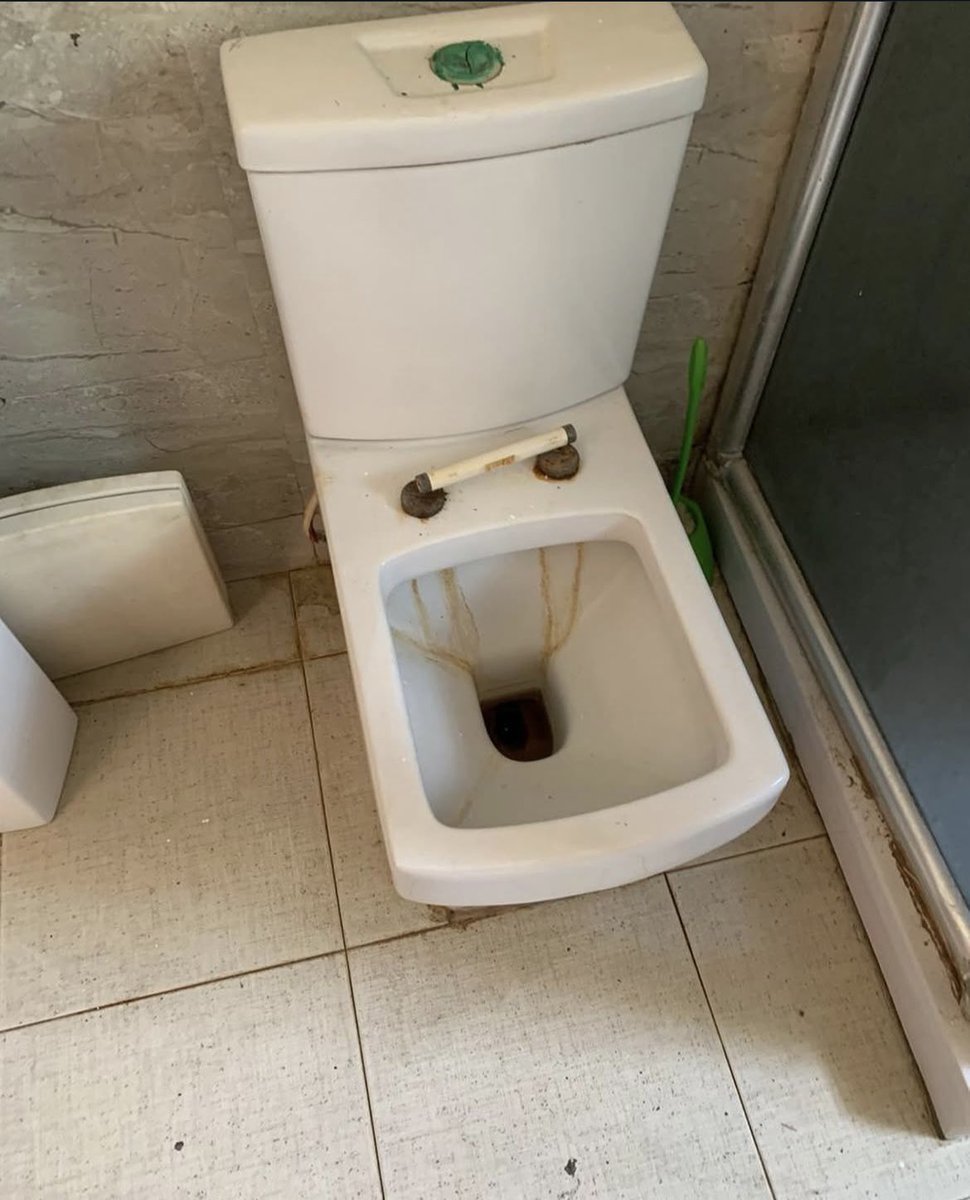 tolaandco's tweet image. It’s not just about cleaning — it’s about giving you peace of mind 🧘‍♀️✨ #NaijaClean #BeforeAndAfter #CleanWithCare #SatisfyingVideo #CleanVibesOnly”