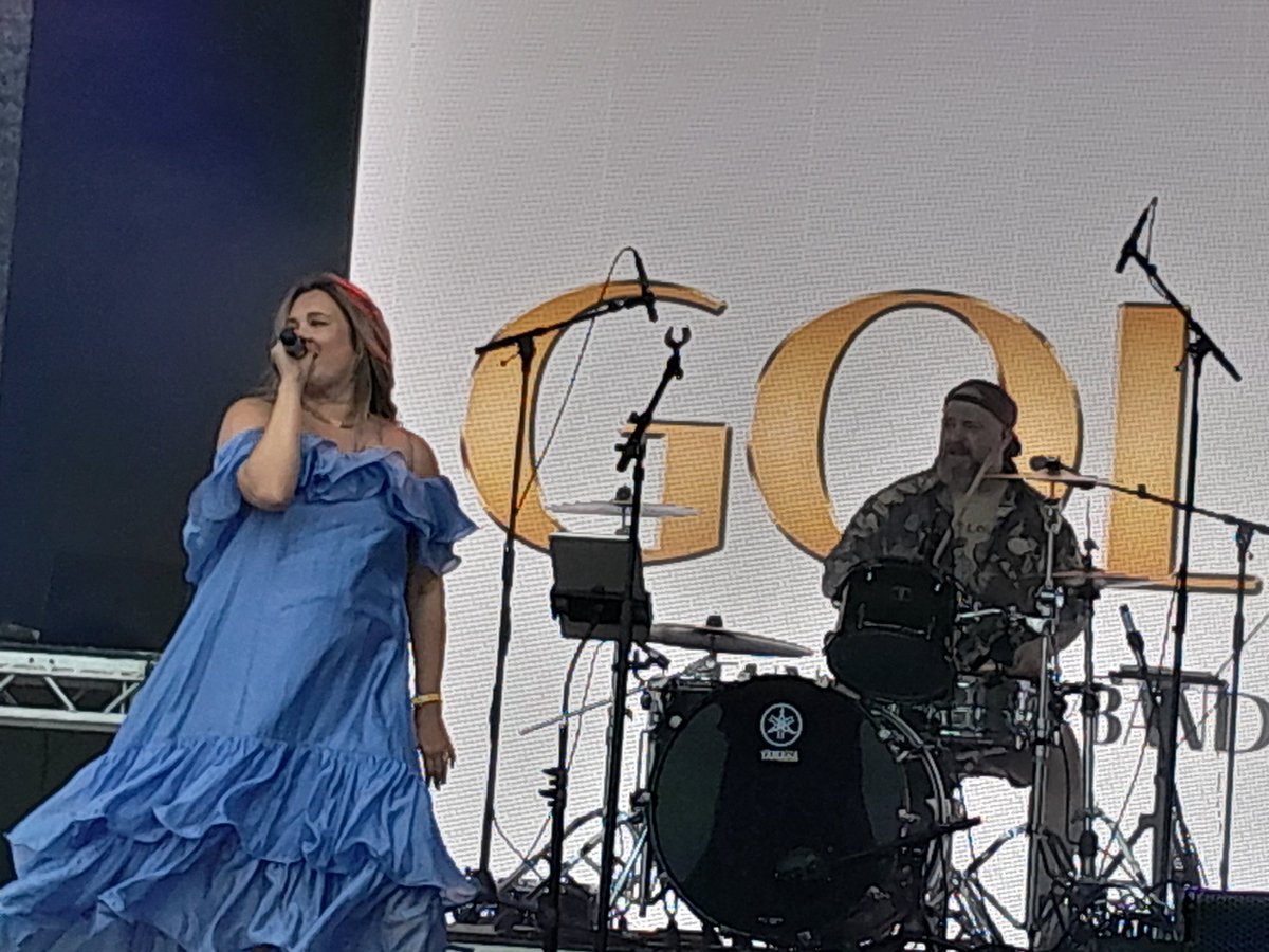 PhilLeePhotos's tweet image. Working for @graveshambc today at the Riverside Festival...good vibes from 'Gold'